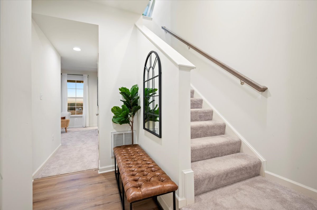 Fully Furnished 3BR/3.5BA Townhome -Utilities Included-Ideal for Healthcare Professionals & Relocati - Photo 1