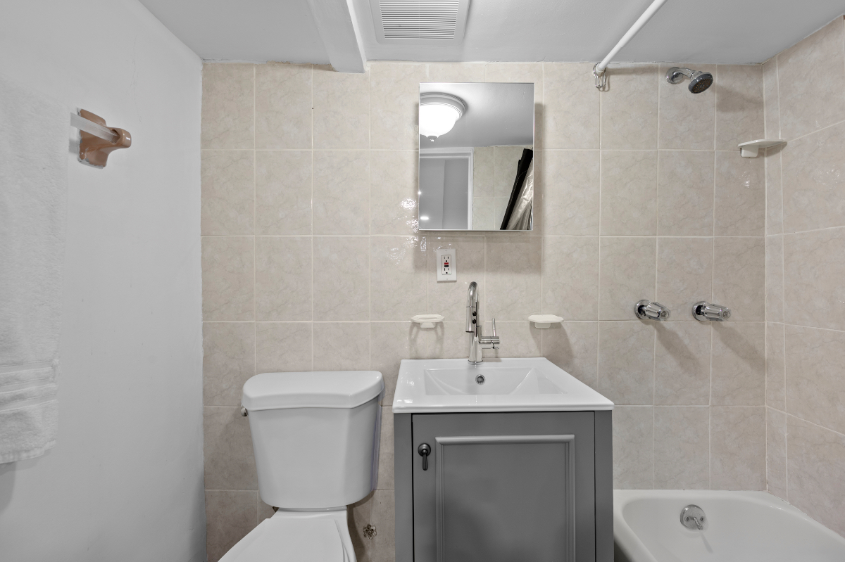 Convenient Lower-Level Apartment Near Transit, Hospitals & Major Roadways - Photo 4