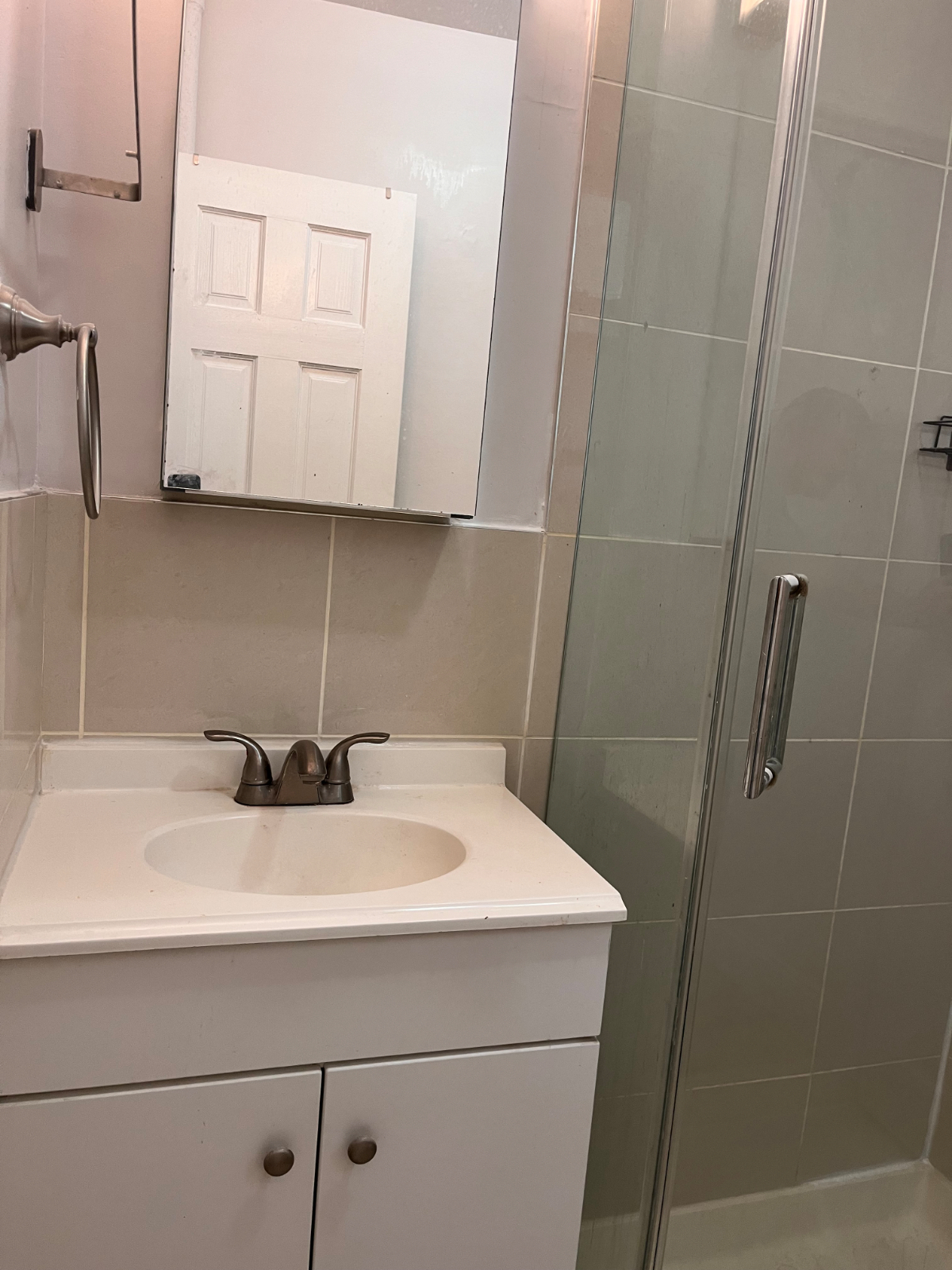 Cozy Bedroom in Bay Ridge - Photo 5