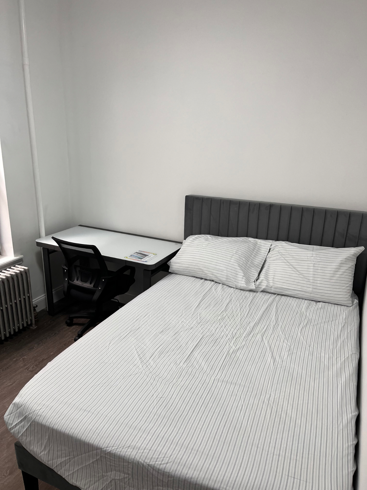 Cozy Bedroom in Bay Ridge - Photo 2