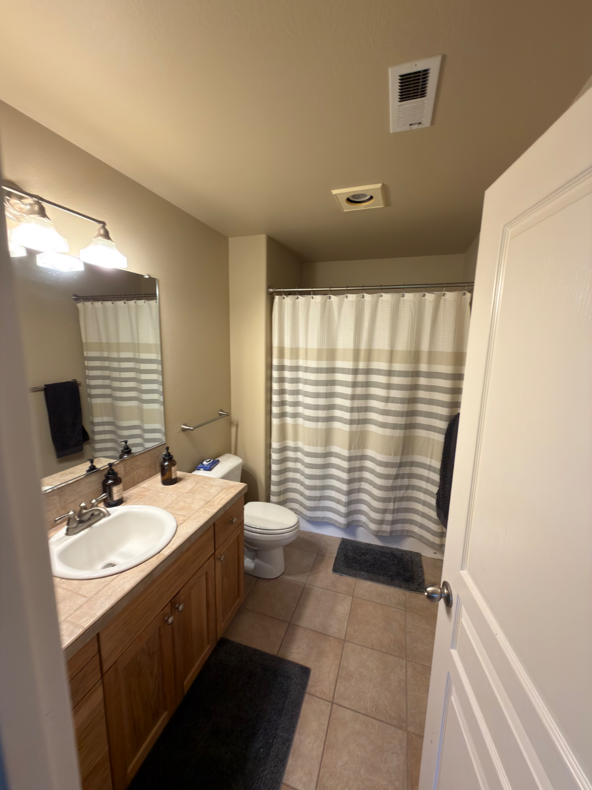 Quiet Professional Furnished Room in Prime Northwest Bend - Photo 5