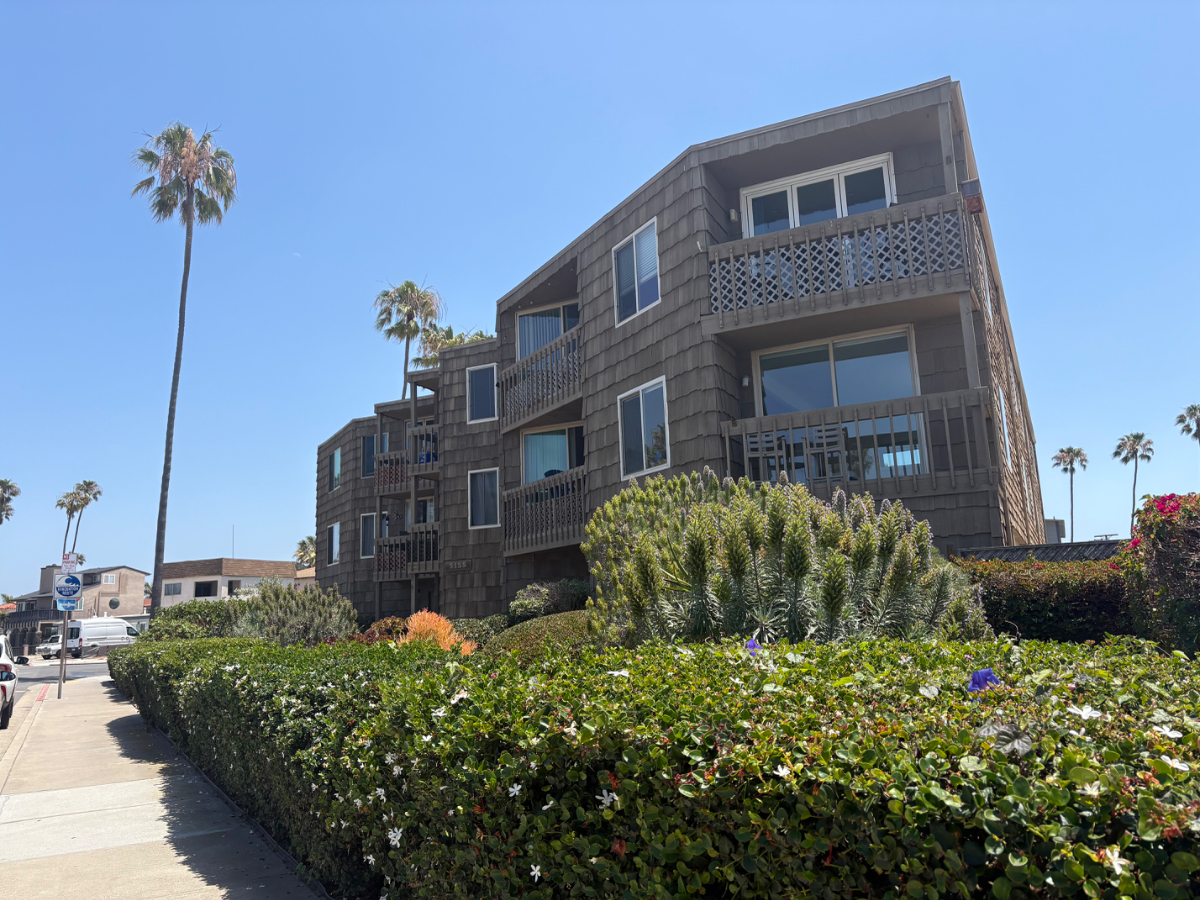 Spacious ocean view condo 1 block to the sand with parking - Photo 2