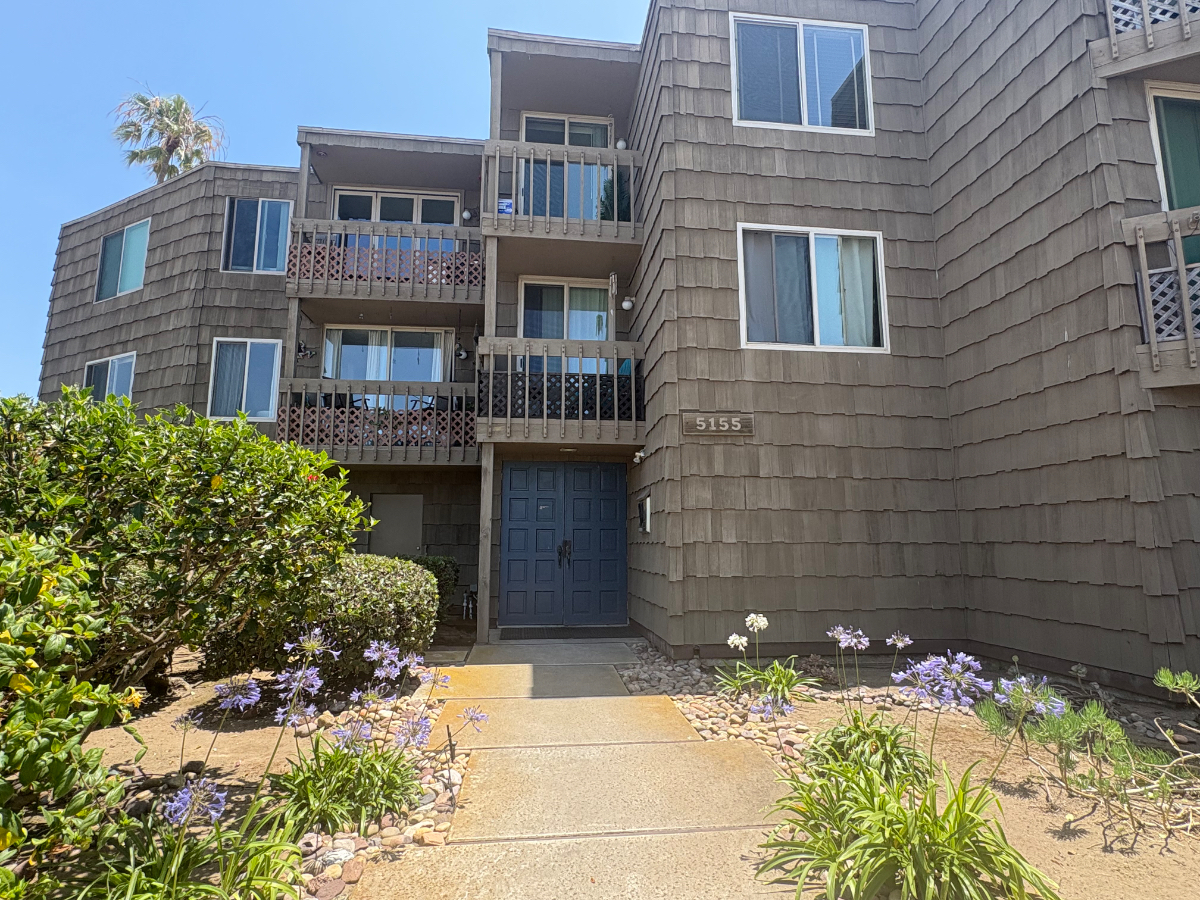 Spacious ocean view condo 1 block to the sand with parking - Photo 3