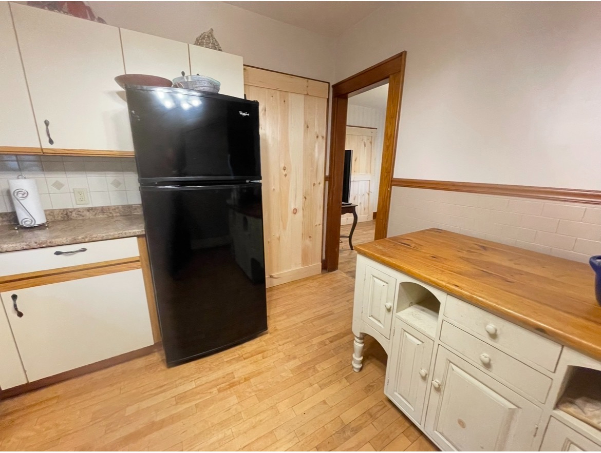 Quiet Two-Bedroom Apartment- ALL UTILITIES INCLUDED - Photo 5