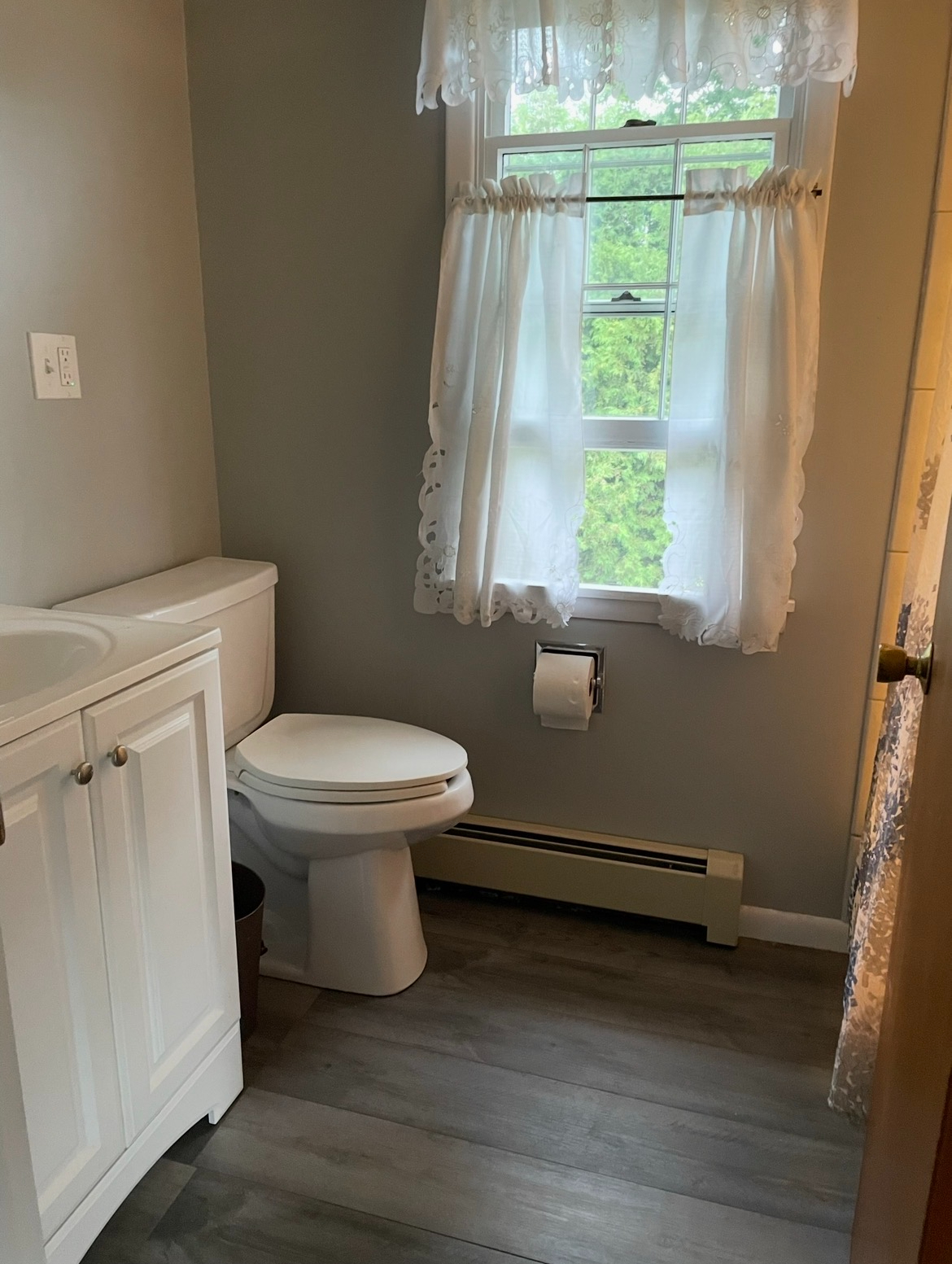 Quiet Two-Bedroom Apartment- ALL UTILITIES INCLUDED - Photo 8