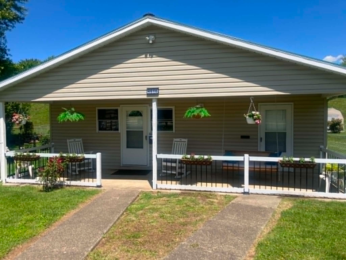 Newly Renovated 2BR Westmoreland Home in Huntington Near Marshall University and Hospitals - Photo 2