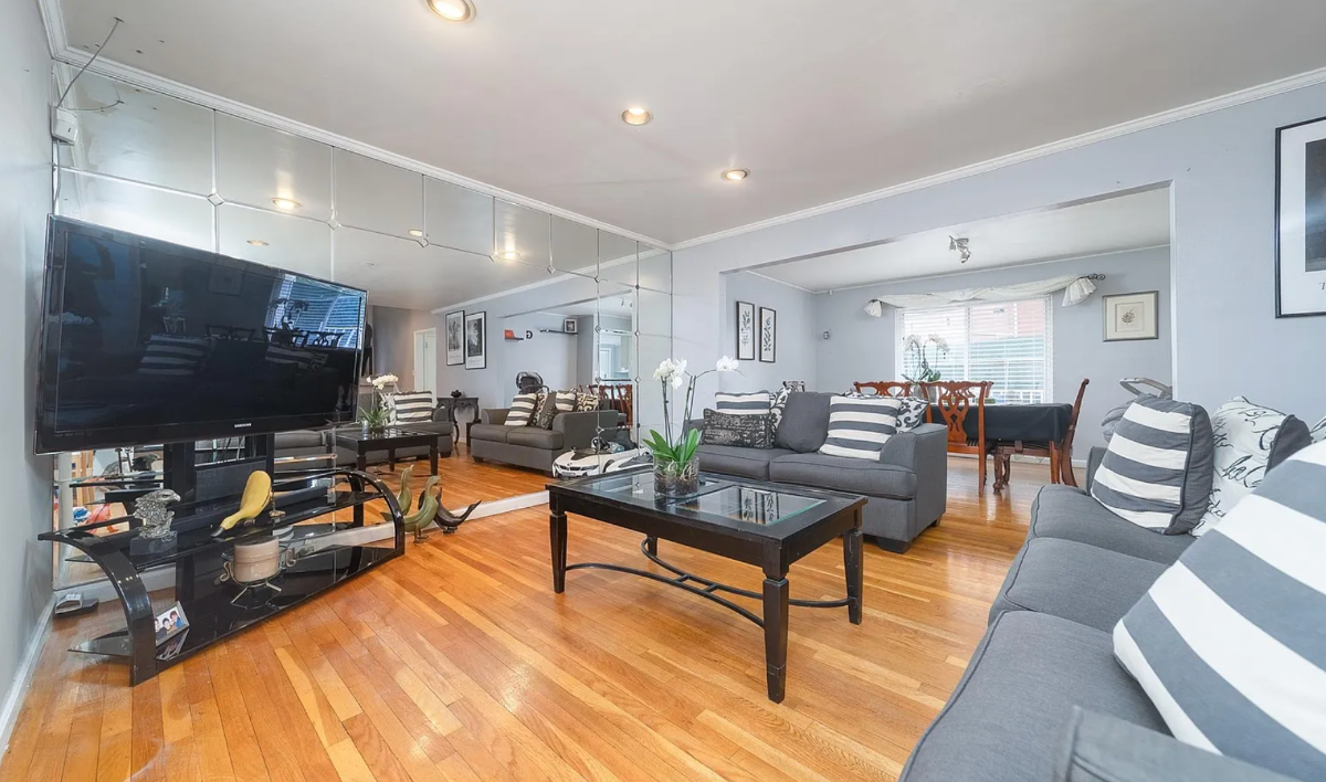 Beautiful spacious fenced home - near airports, and grand central parkway - Photo 2