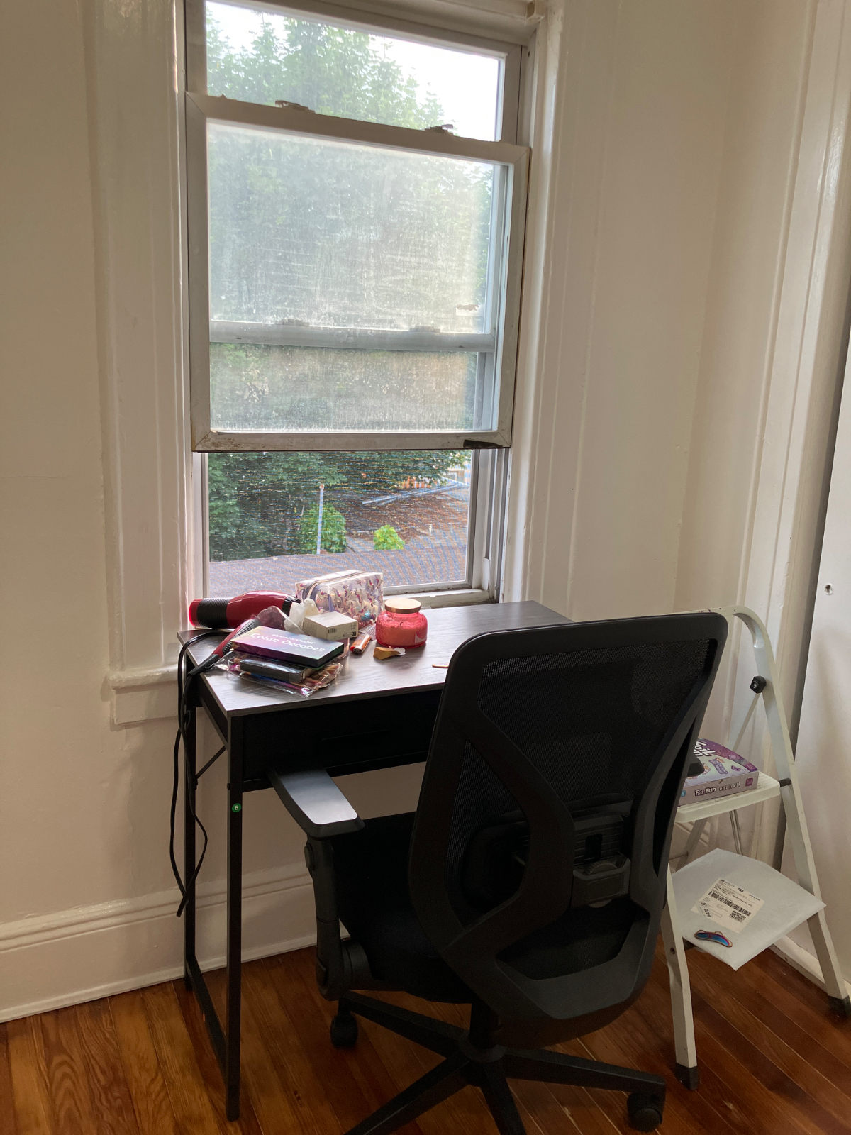 Bright Furnished Room with Private Bath & Utilities Included - Photo 3