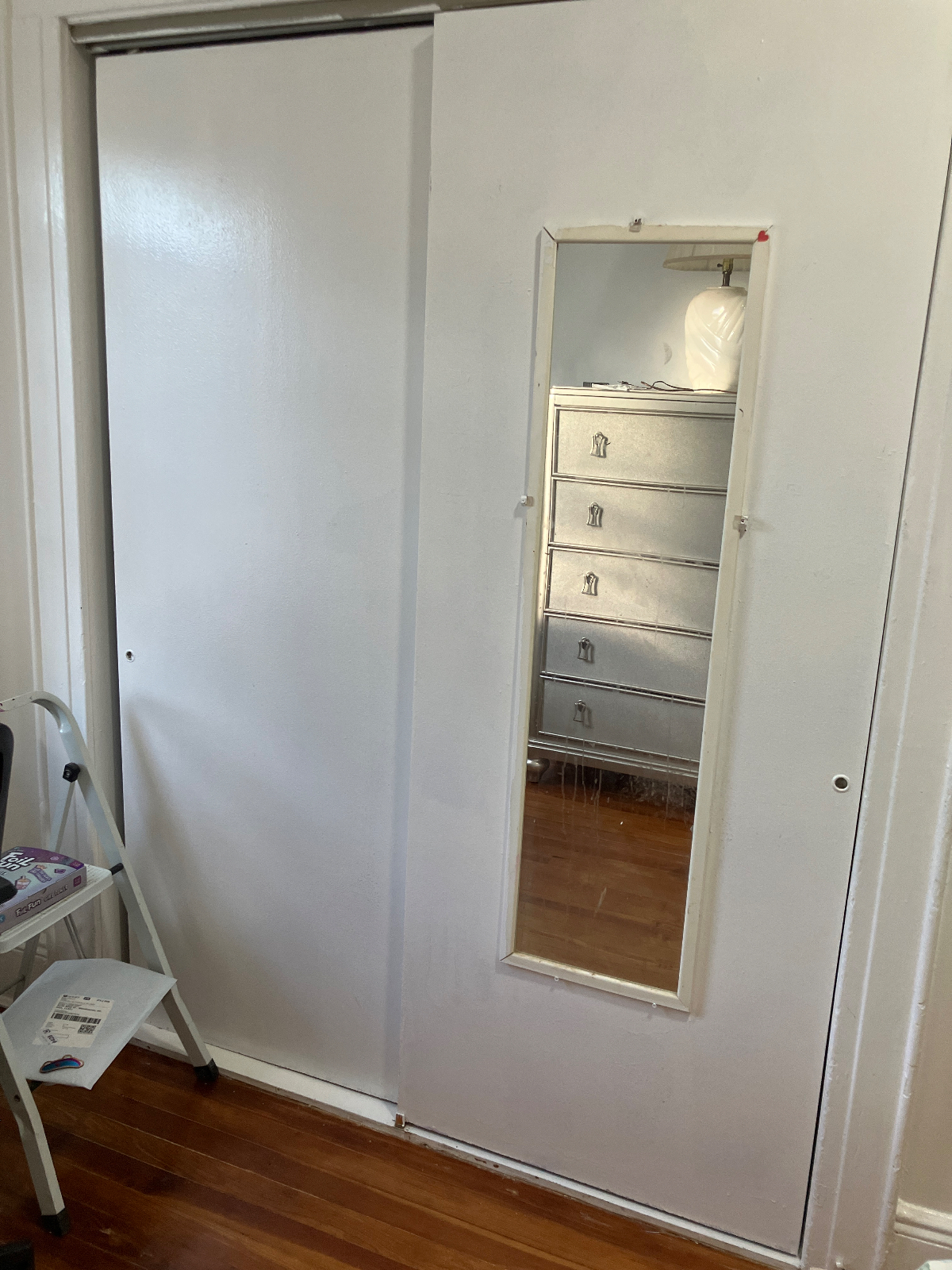 Bright Furnished Room with Private Bath & Utilities Included - Photo 4