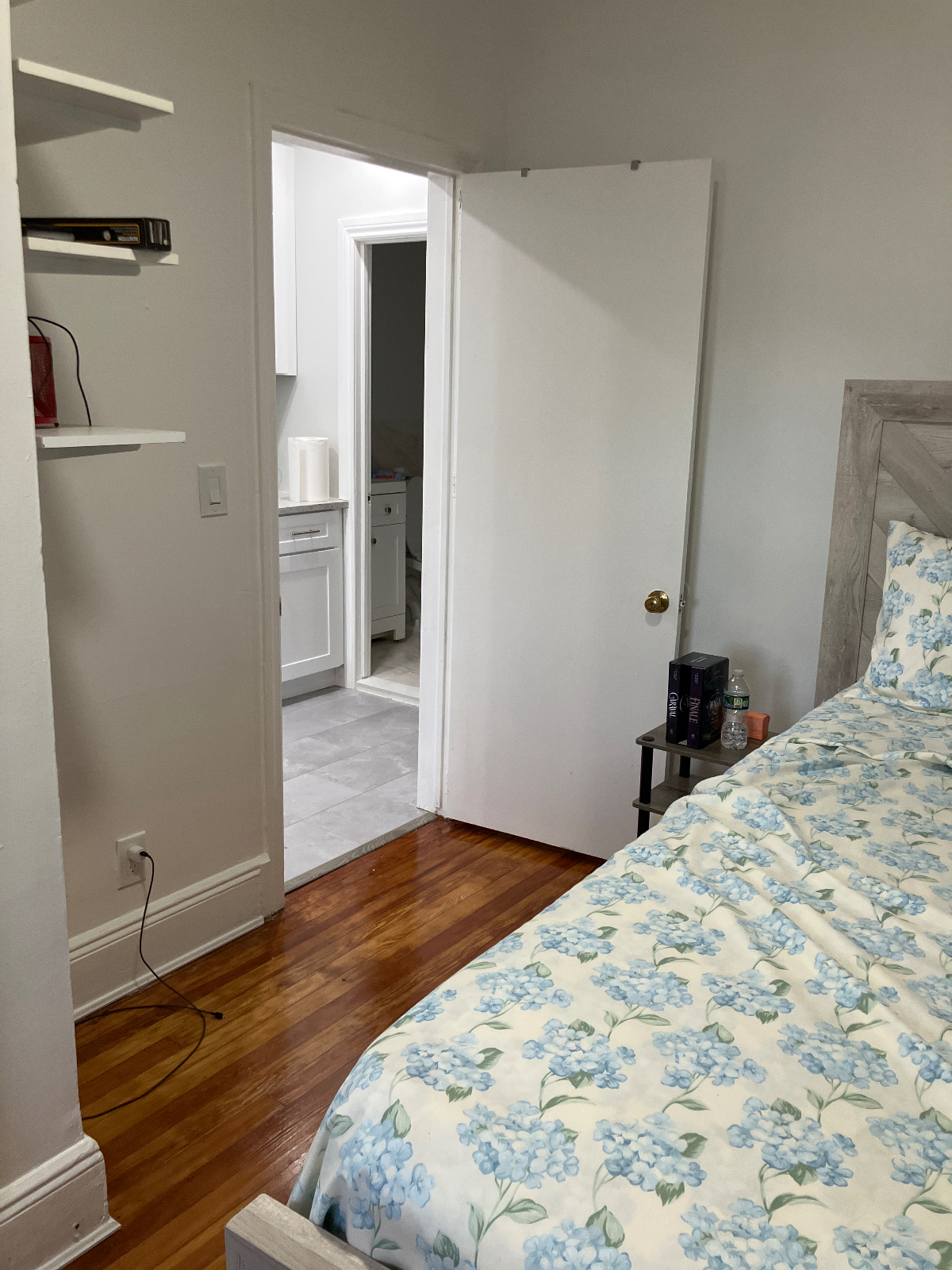 Bright Furnished Room with Private Bath & Utilities Included - Photo 5