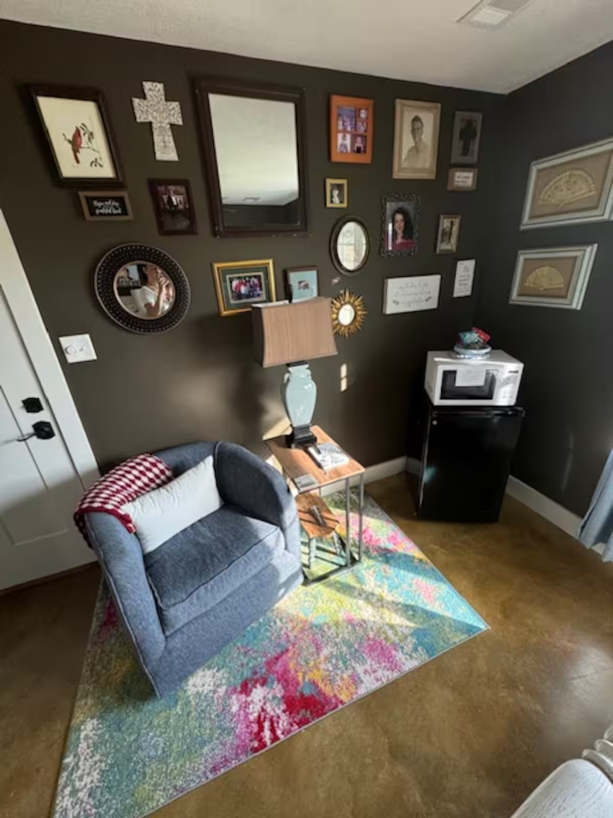 Private Furnished Suite with Utilities Included, Full Kitchen Access & Flexible Parking - Photo 8