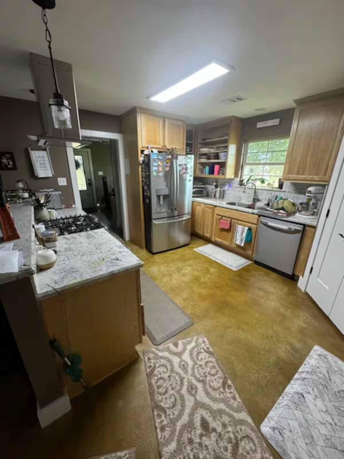 Private Furnished Suite with Utilities Included, Full Kitchen Access & Flexible Parking - Photo 5