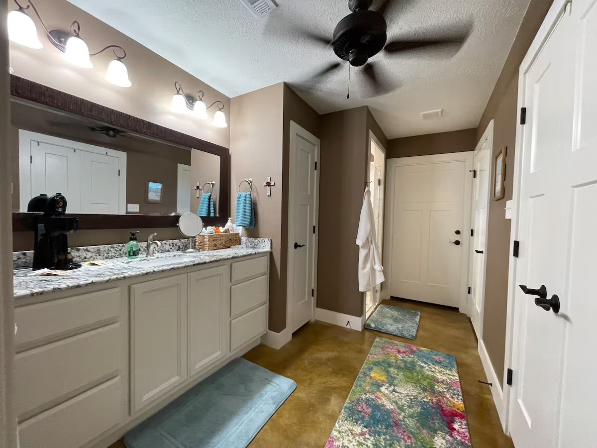 Private Furnished Suite with Utilities Included, Full Kitchen Access & Flexible Parking - Photo 11