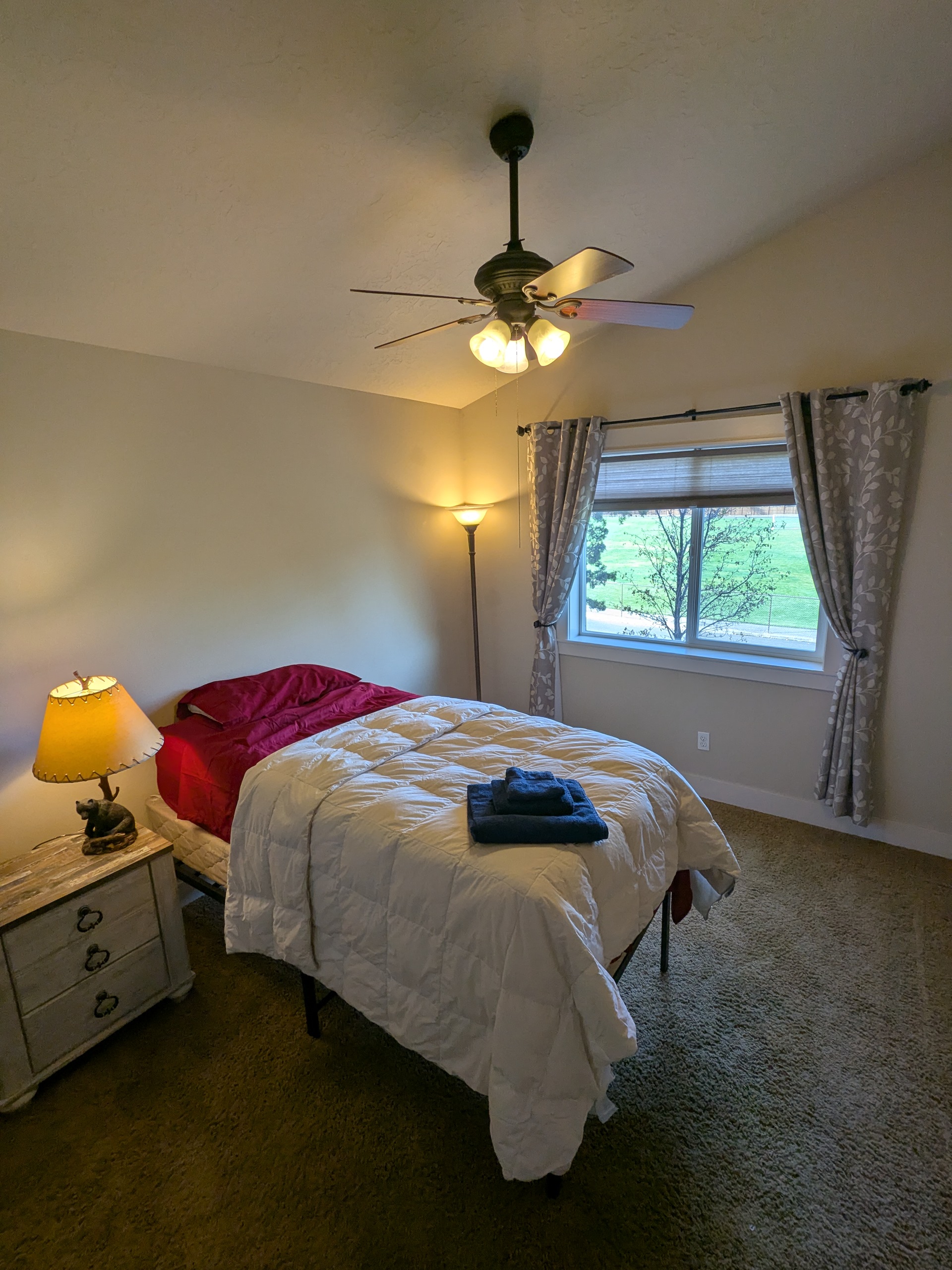Quiet and cozy room, great location, easy living - Photo 1
