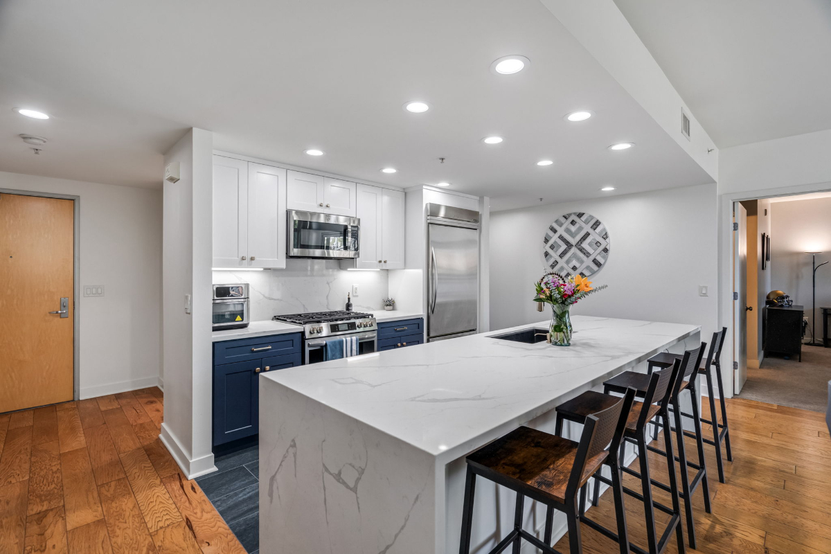 Vibrant Hillcrest Modern Luxury Condo - Photo 5