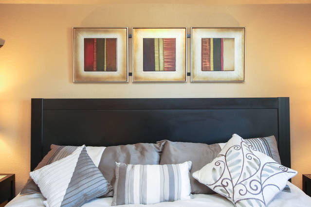 Stunning one bedroom furnished condo - Photo 3