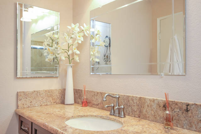 Stunning one bedroom furnished condo - Photo 5