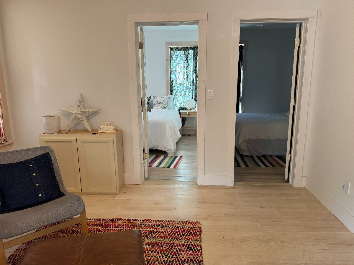 The Eclectic Nest Rental in Prime Location - October to April - Photo 7