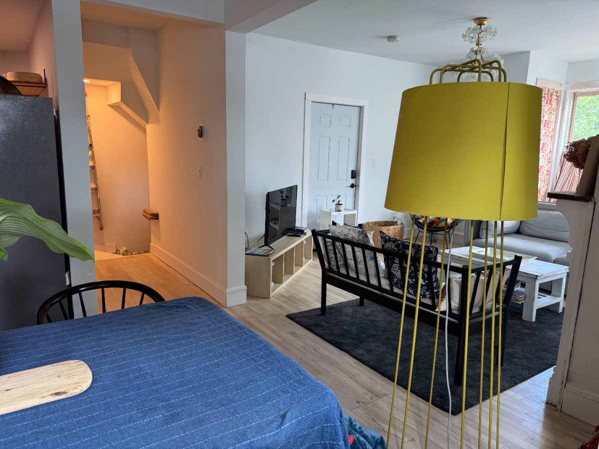 The Eclectic Nest Rental in Prime Location - October to April - Photo 3