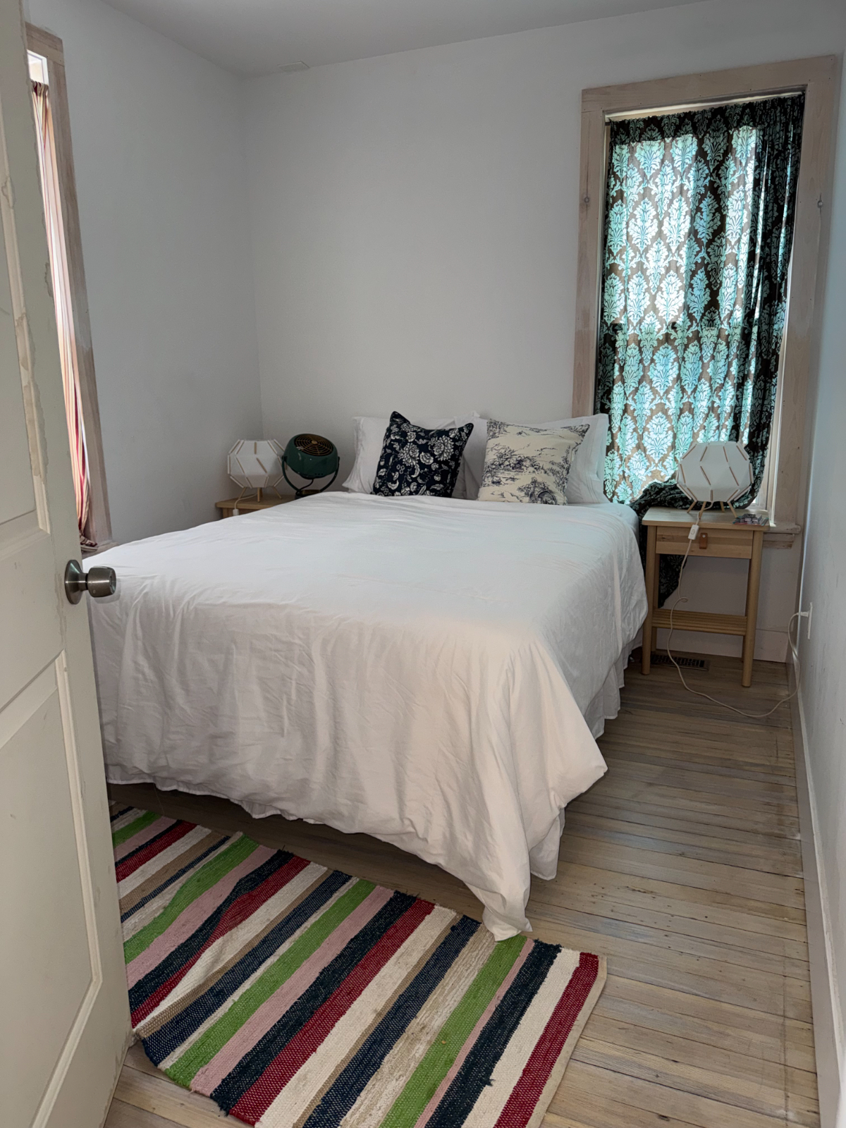 The Eclectic Nest Rental in Prime Location - October to April - Photo 9