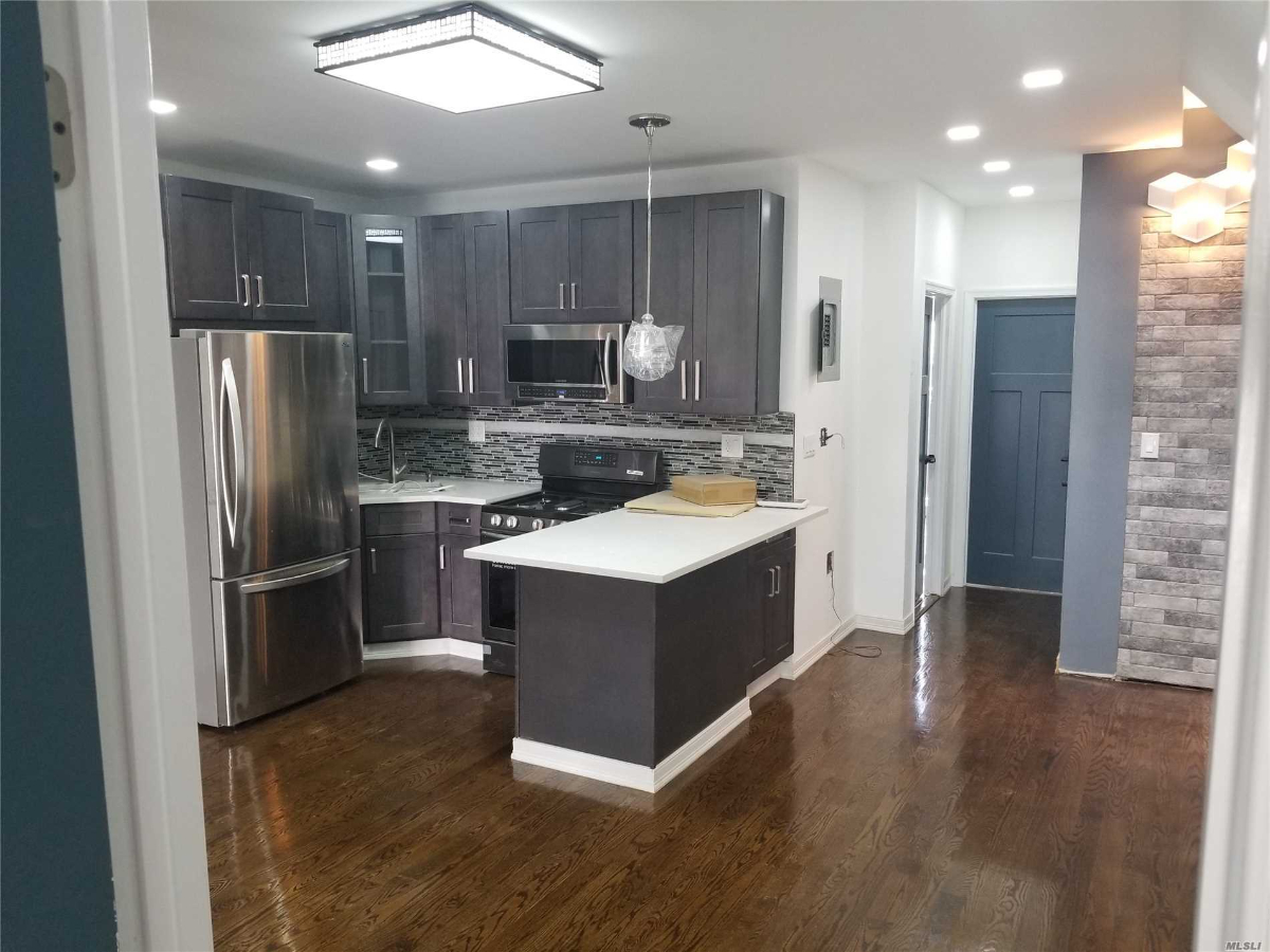 4 bedroom 2 bath modern apartment - Photo 1
