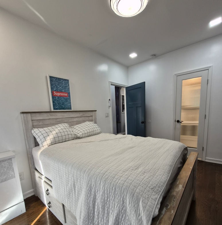 4 bedroom 2 bath modern apartment - Photo 5
