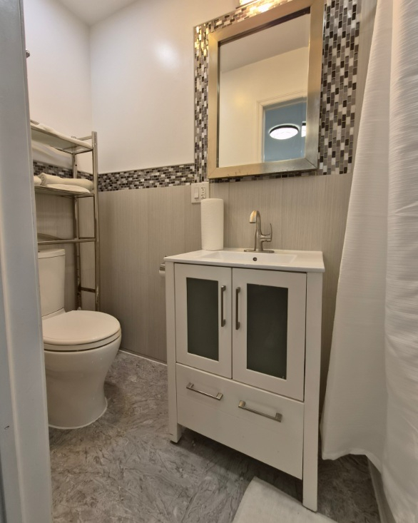 4 bedroom 2 bath modern apartment - Photo 6